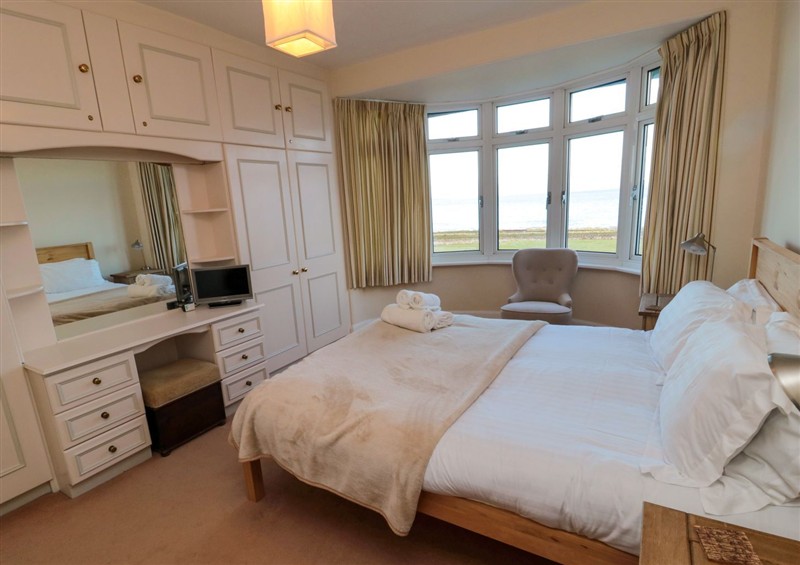 A bedroom in Glenavon (photo 3) at Glenavon, Seahouses