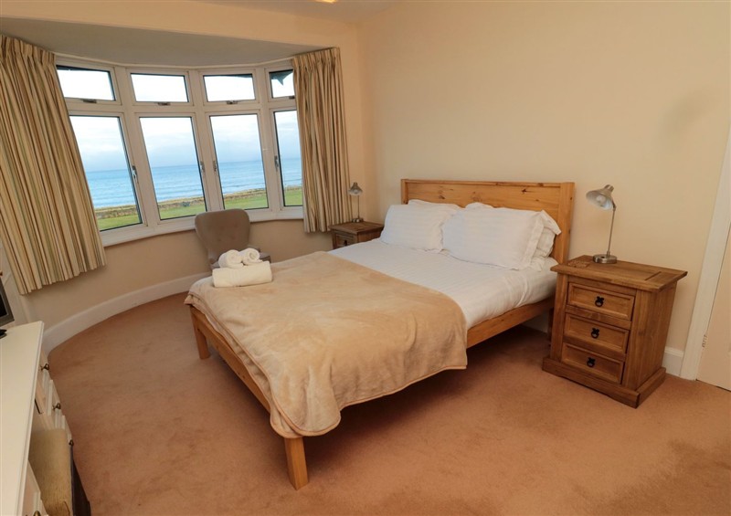 A bedroom in Glenavon at Glenavon, Seahouses