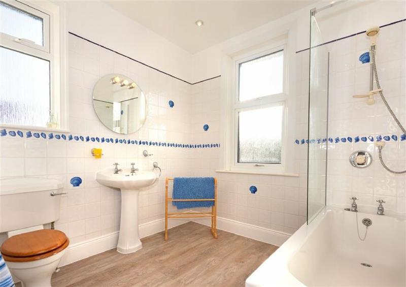 The bathroom at Glenavon, Seahouses