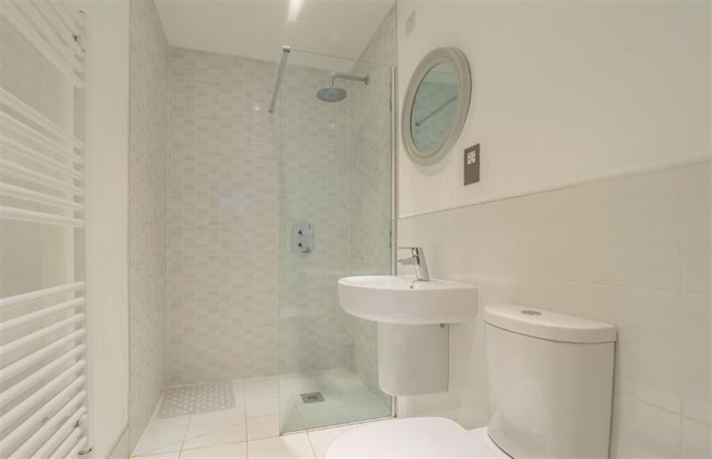 En-suite shower room with walk-in shower, wash basin and WC at Glencairn House, Thorpeness