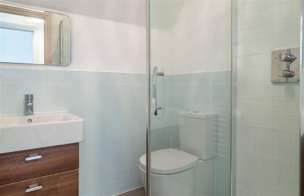 Family bathroom with walk-in shower at Glencairn House, Thorpeness