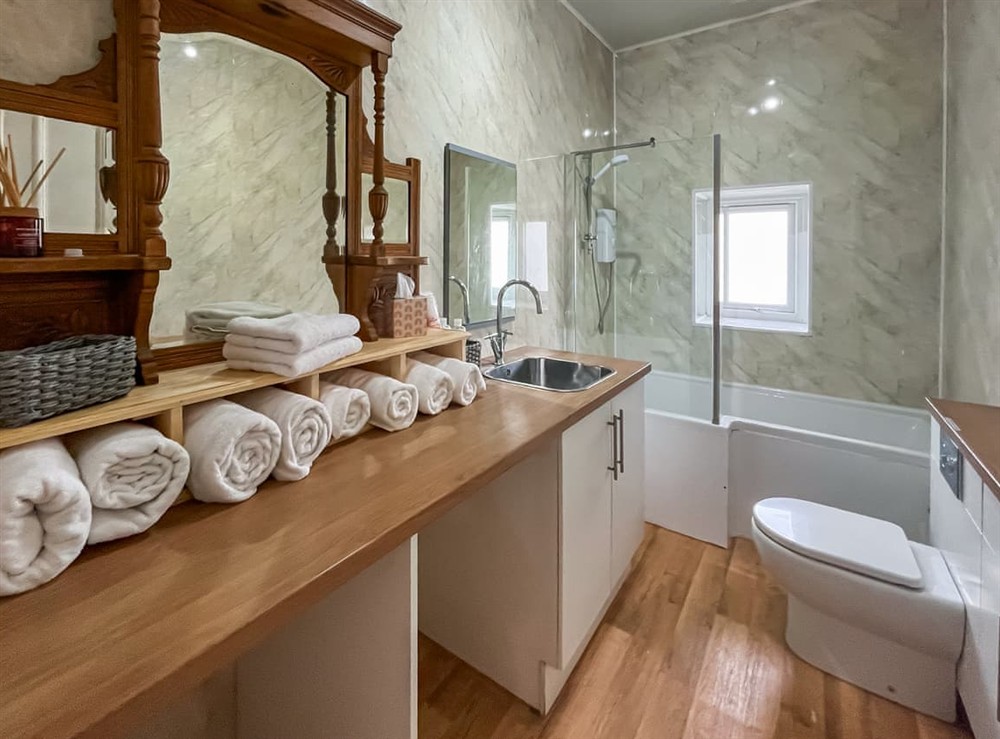 Bathroom at Glenfyne Apartment in Ardrishaig, near Lochgilphead, Argyll