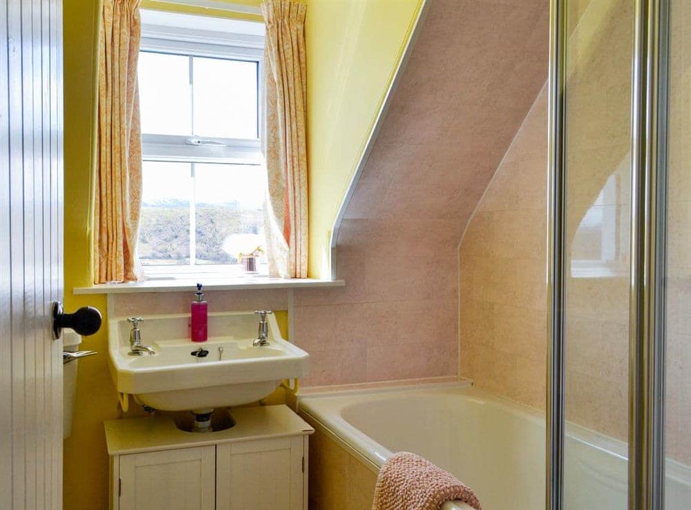Bathroom at Glenhowl Lodge in Dalry, near Castle Douglas, Kirkcudbrightshire