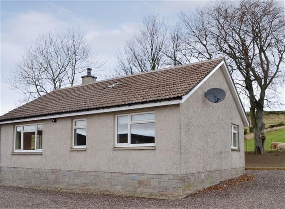 Lovely detached rural holiday home with large gravelled parking area at Braemorlich, 