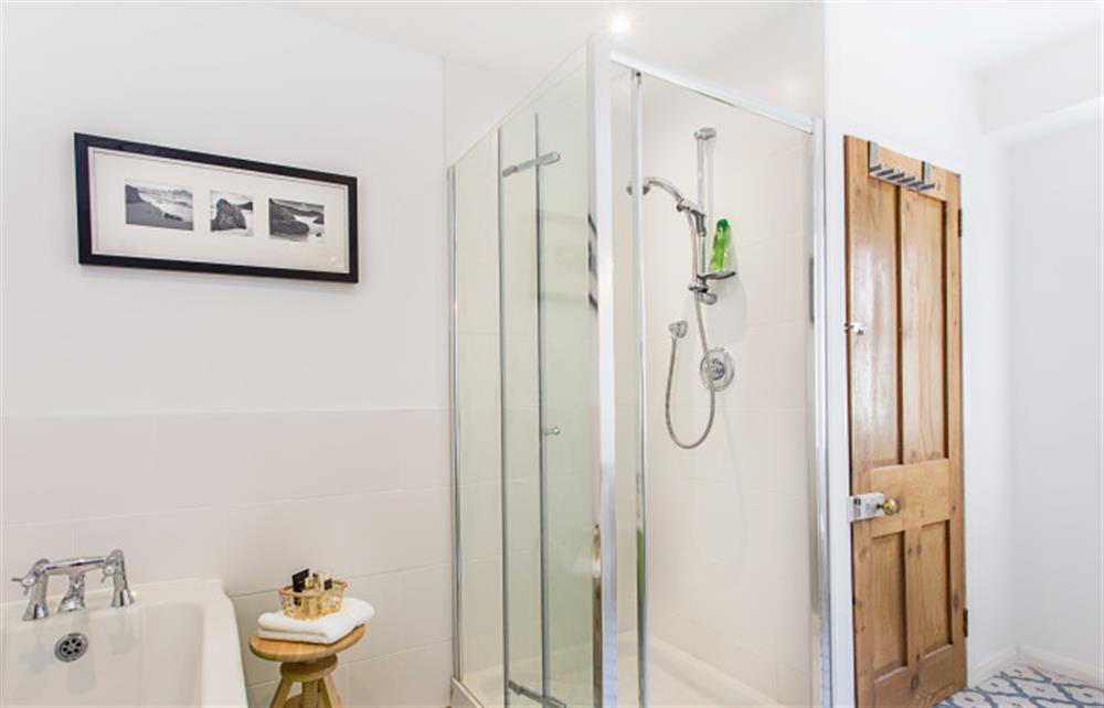 Another look at the family bathroom at Glenleigh, Salcombe