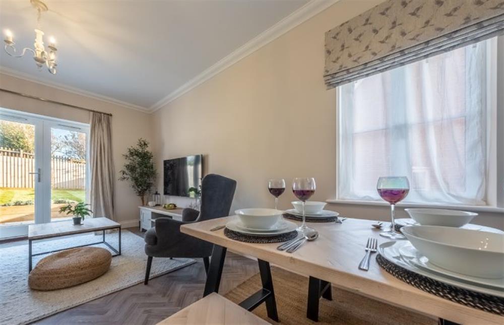 Ground floor: Beautifully furnished sitting room with dining area at Glimpse, Hunstanton