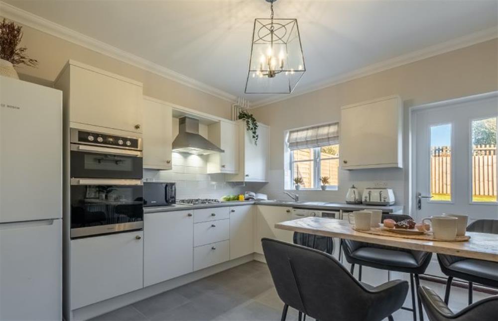 Ground floor: Well-equipped kitchen with breakfast bar at Glimpse, Hunstanton