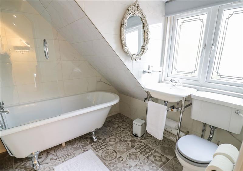 This is the bathroom at Globe Cottage, Stratford-Upon-Avon