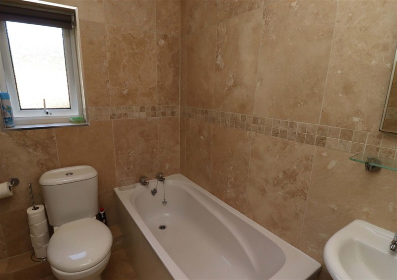 The bathroom at Godetia Cottage, Seahouses