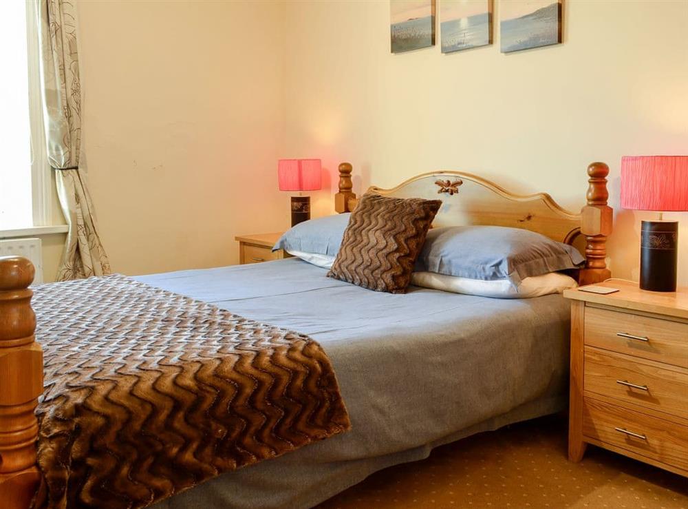 Double bedroom with en-suite at Goleufryn in Abersoch, Gwynedd