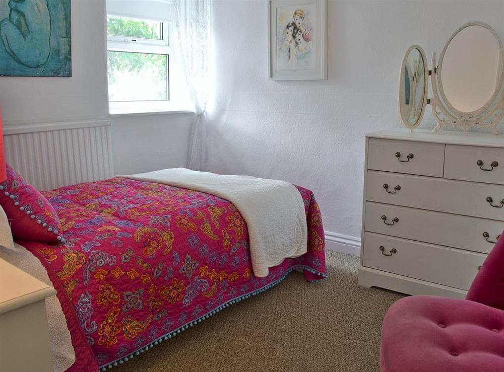 Cosy single bedroom at Golf Cottage  in Chapel-en-le-Frith, near Buxton, Derbyshire