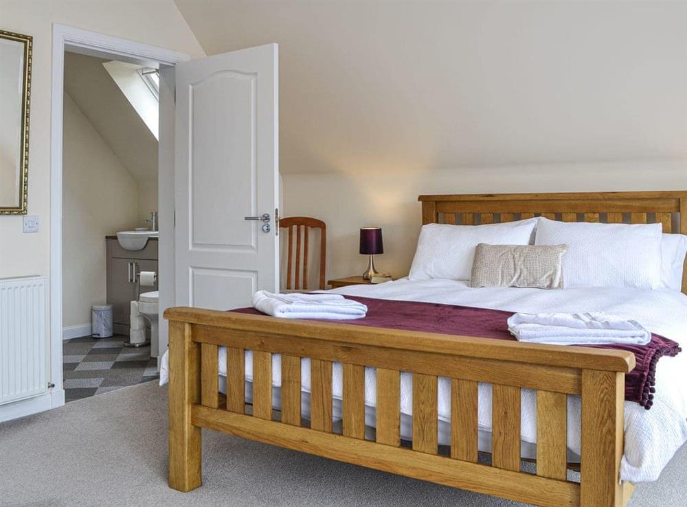 Double bedroom (photo 2) at Golf View in Aboyne, Aberdeenshire