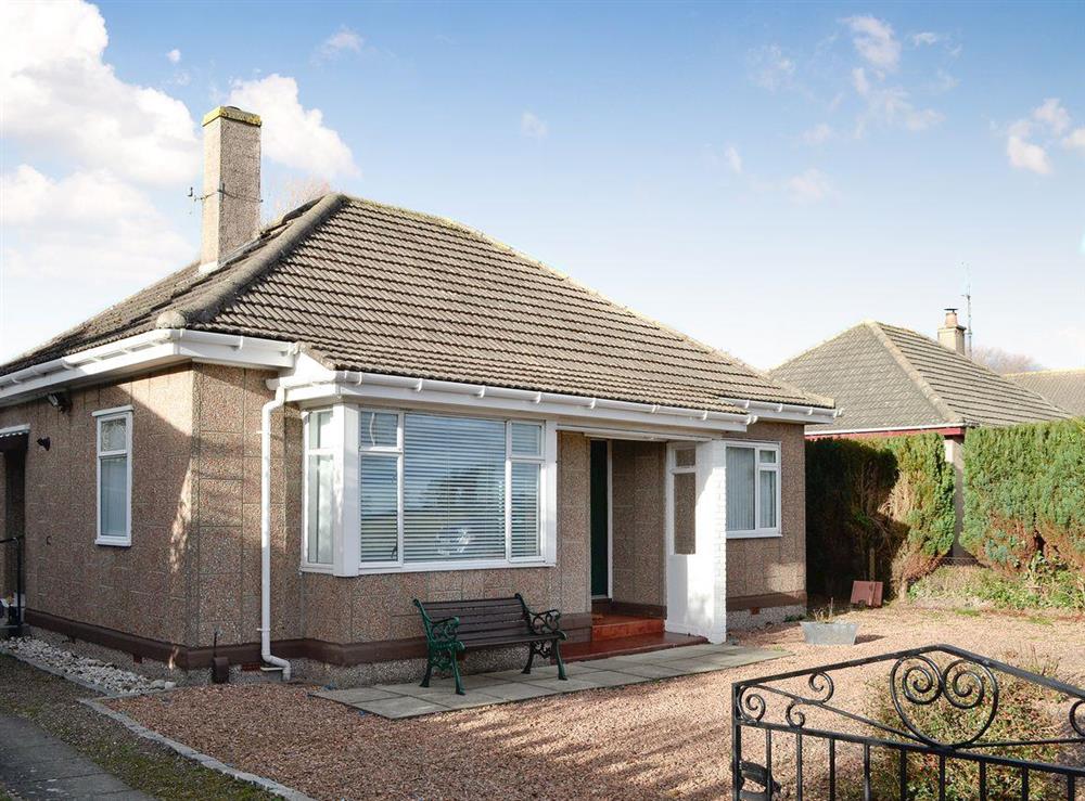 Charming detached bungalow at Golf View in Monifieth, Dundee, Angus