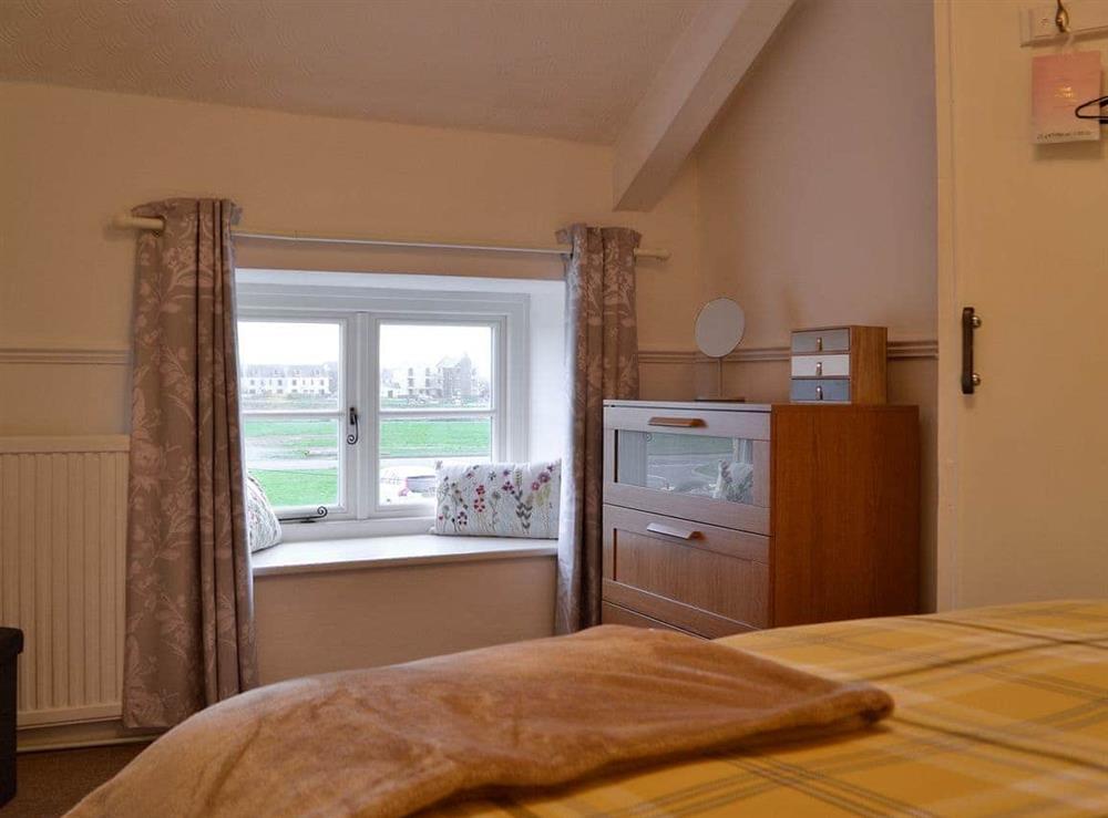 Double bedroom (photo 2) at Golwg Y Mor in Burry Port, Dyfed