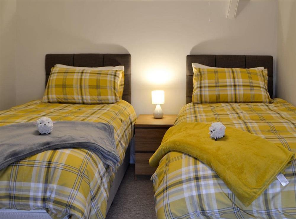 Twin bedroom at Golwg Y Mor in Burry Port, Dyfed