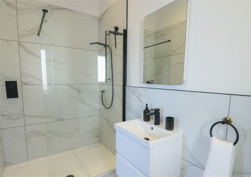 Bathroom at Golygfa Gele, Llanddulas