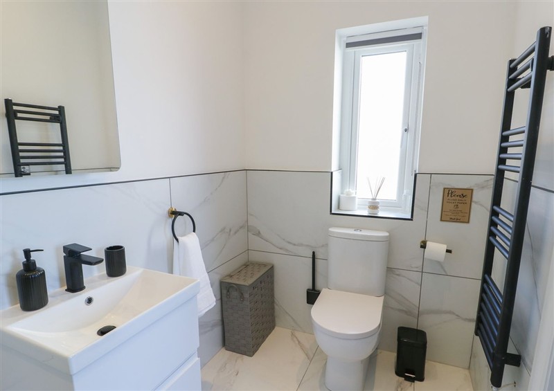 The bathroom (photo 2) at Golygfa Gele, Llanddulas
