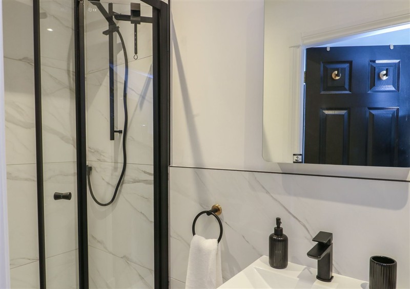 The bathroom at Golygfa Gele, Llanddulas