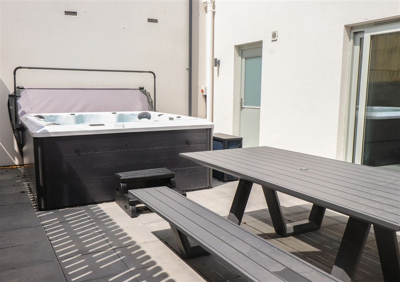 The hot tub at Golygfa Gele, Llanddulas