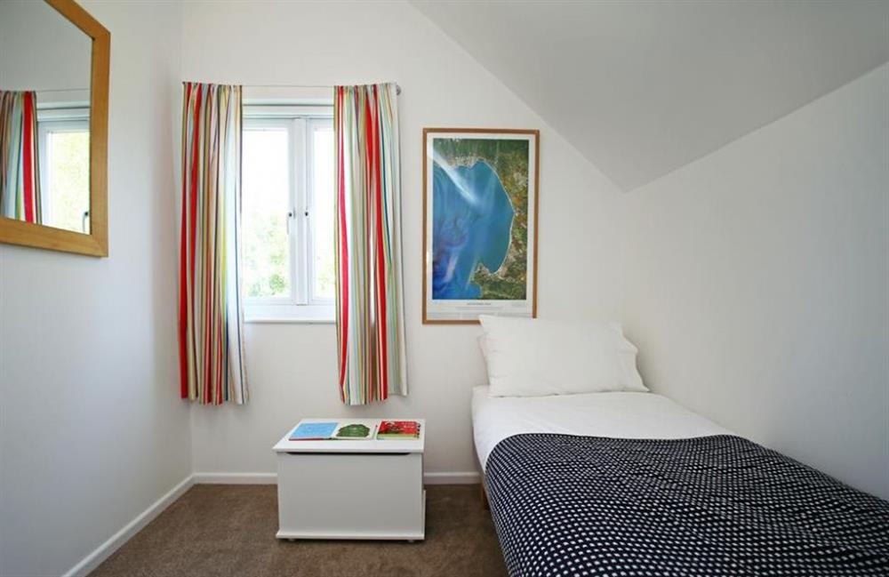 Single bedroom at Goosander Lake House, Cotswold Lakes, Gloucestershire