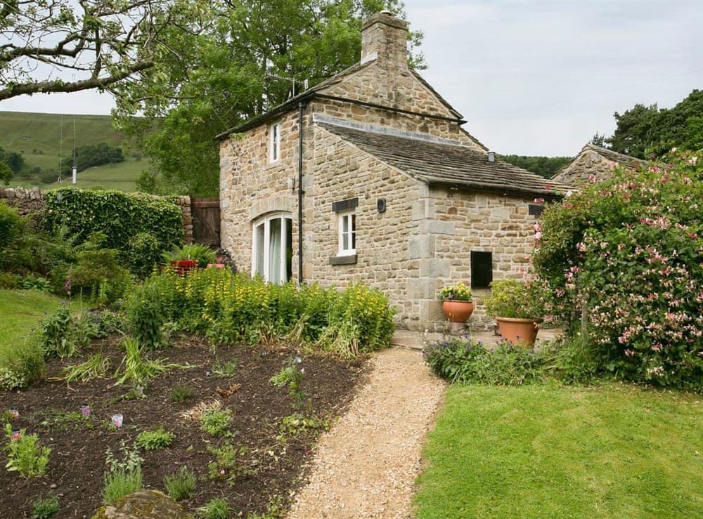 Relax and enjoy this pleasant and well maintained garden (photo 2) at Goose Croft in Edale, Hope Valley, Derbyshire