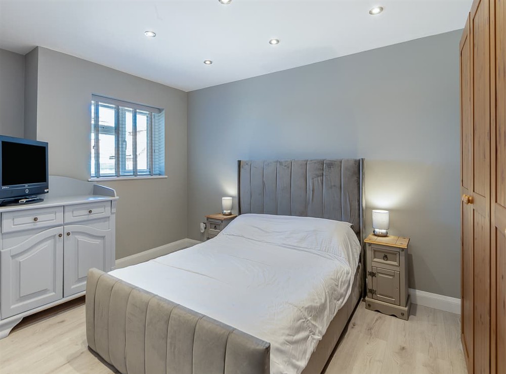 Double bedroom (photo 3) at Goose Green Cottage in Snettisham, Norfolk