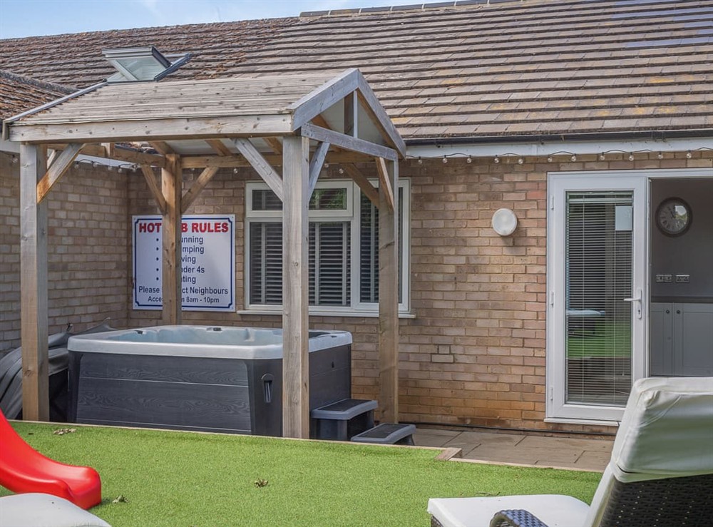 Hot tub at Goose Green Cottage in Snettisham, Norfolk