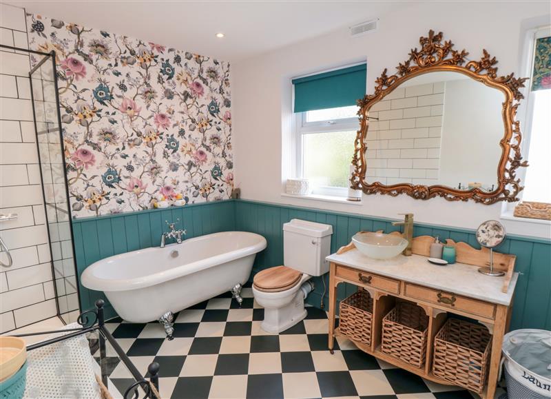 The bathroom at Goosedale Cottage, Cloughton
