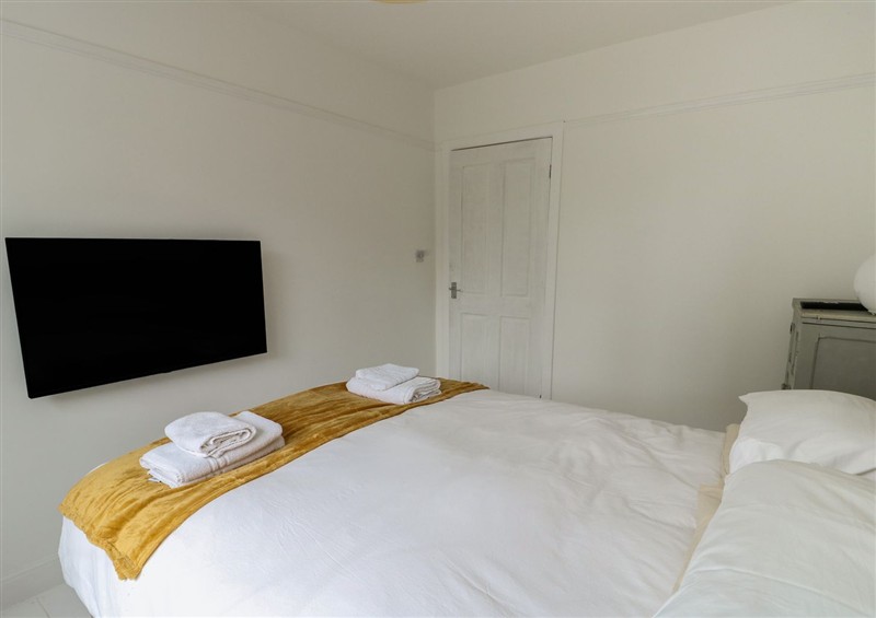 One of the 5 bedrooms (photo 4) at Gorse Hill, Rhosneigr