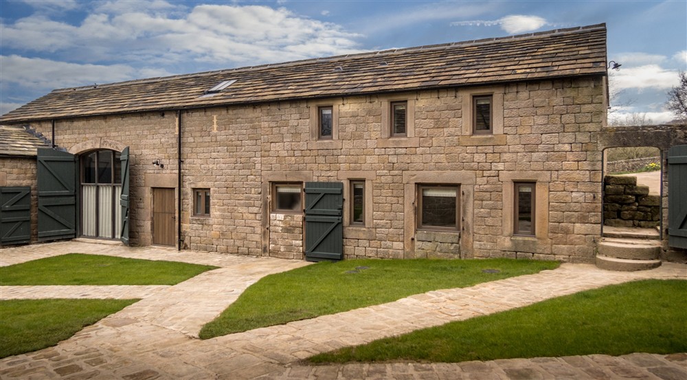 The exterior of Gorsey Bank Barn, Derbyshire (photo 2) at Gorsey Bank Barn in Hope Valley, Derbyshire