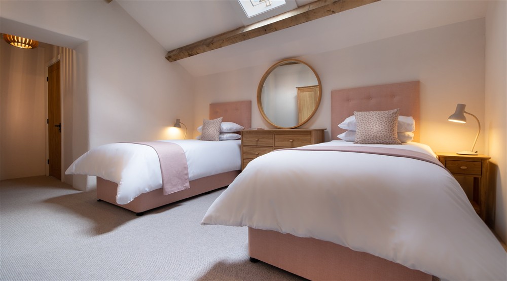 The twin bedroom at Gorsey Bank Barn in Hope Valley, Derbyshire