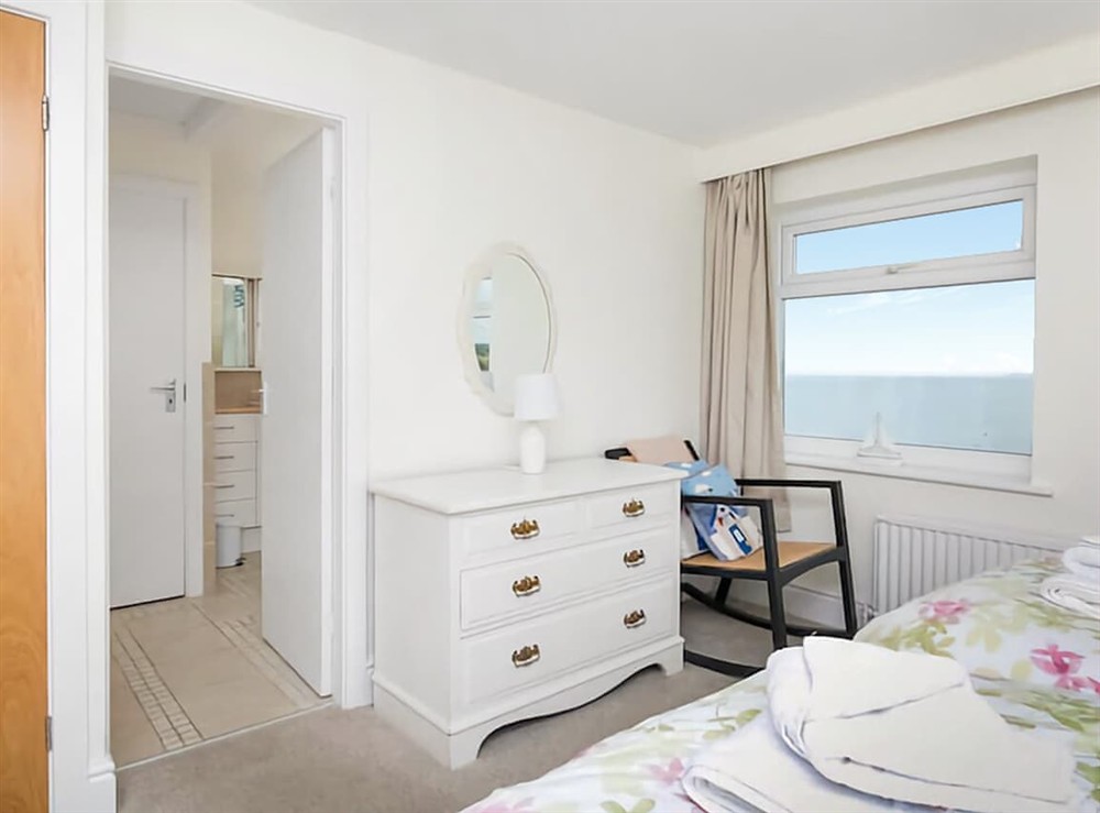 Twin bedroom