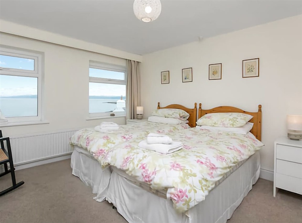 Twin bedroom