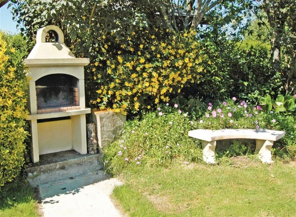 Garden (photo 2) at Gouesnach in Gouesnac’h, France