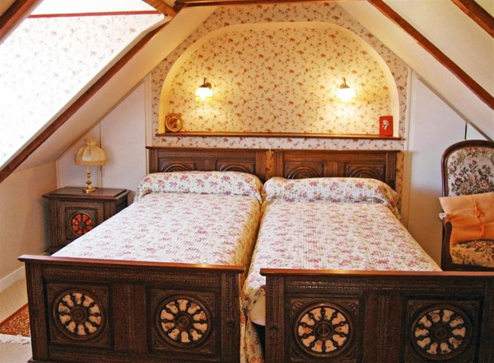 Twin bedroom at Gouesnach in Gouesnac’h, France