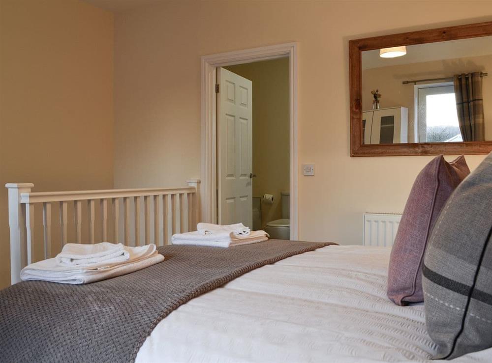 Double bedroom with en-suite (photo 3) at Governors Gardens in Berwick-upon-Tweed, Northumberland