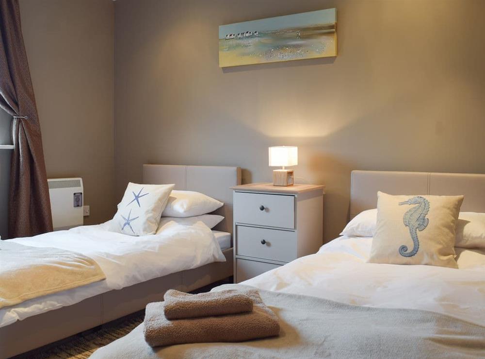 Cosy twin bedroom at Gower Sunset Views in Llanelli, Carmarthenshire, Dyfed