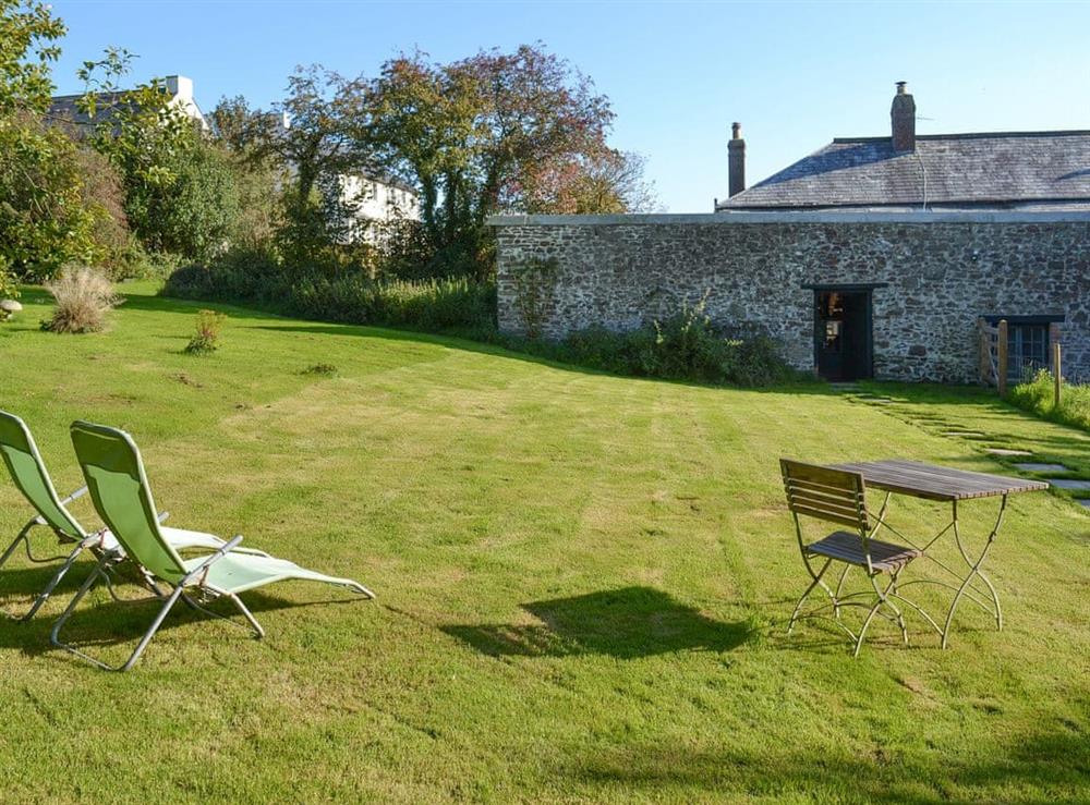 Spacious lawned garden with outdoor furniture at Grace Cottage in High Bickington, near Great Torrington, Devon