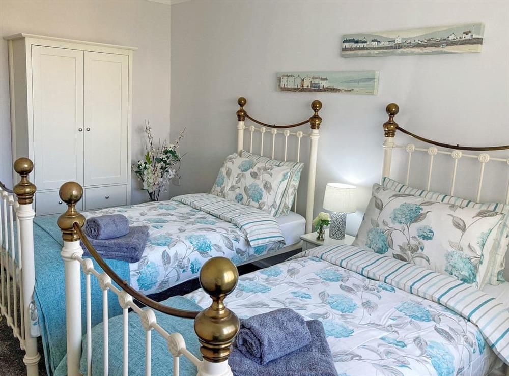 Twin bedroom (photo 2) at Graig-Y-Coed in Penclawdd, near Swansea, South Wales, West Glamorgan