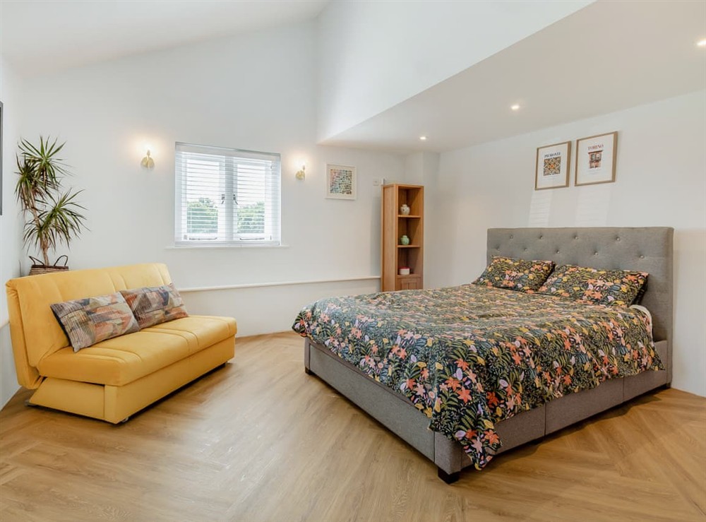 Double bedroom (photo 5) at Granary Barn in Tacolneston, Norfolk