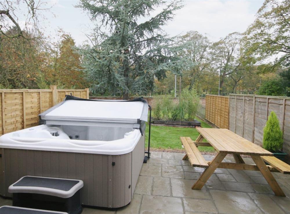 Hot tub at Granary Cottage in Wainfleet St. Mary, near Skegness, Lincolnshire