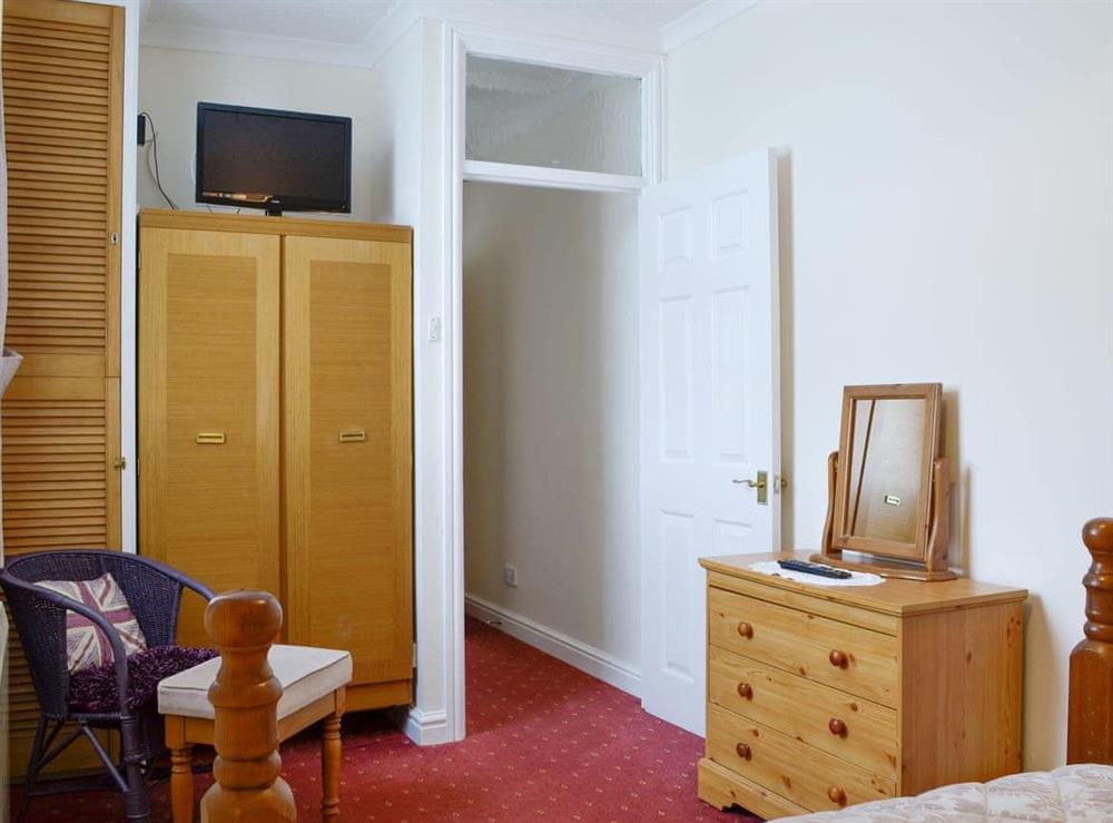 Spacious double bedroom at Lornas At The Grange, 