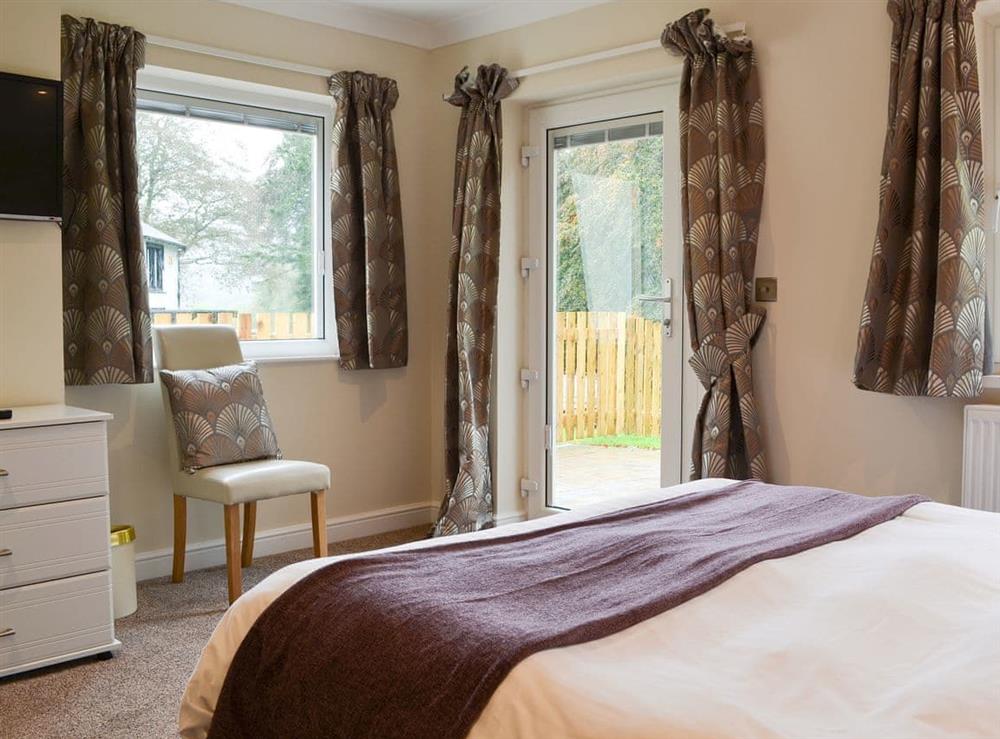Peaceful en-suite double bedroom at Lucys at the Grange, 