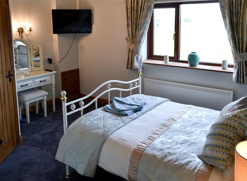 Double bedroom (photo 2) at Grange Farmhouse in Hainford, near Aylsham, Norfolk