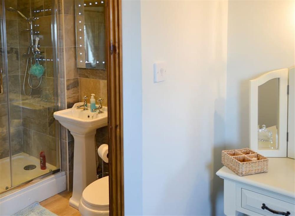 En-suite (photo 2) at Grange Farmhouse in Hainford, near Aylsham, Norfolk