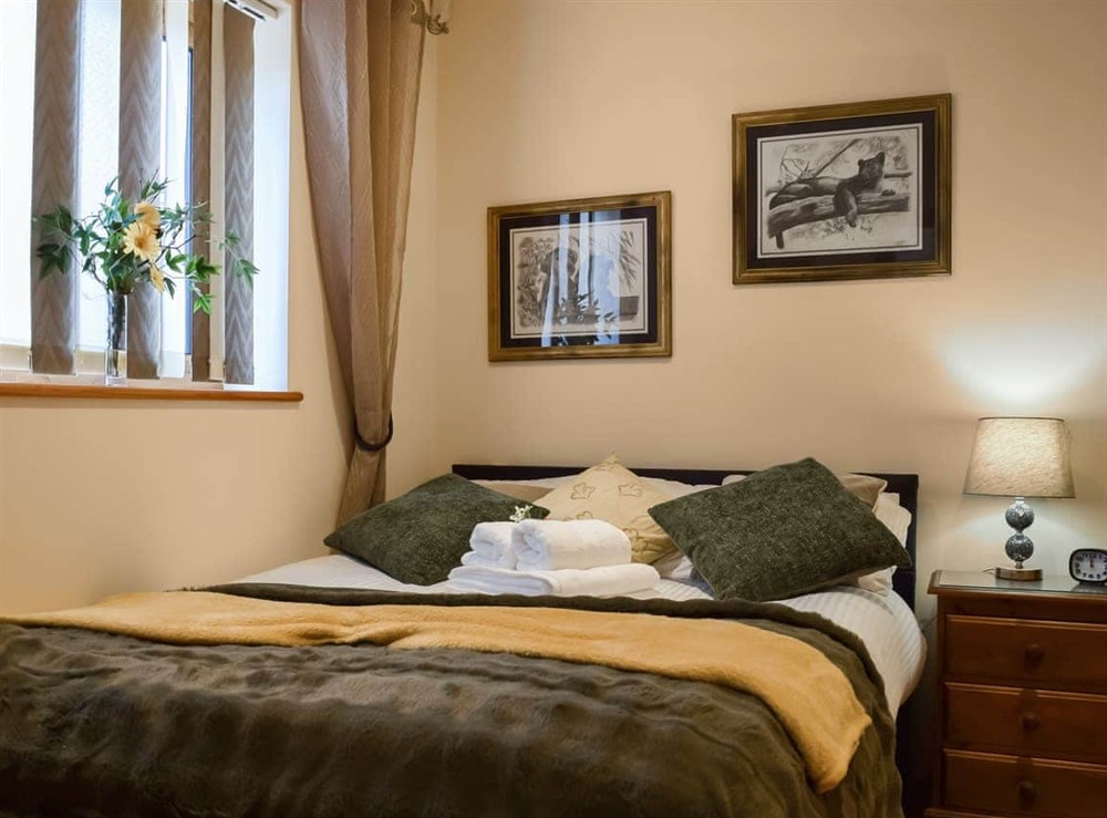 Double bedroom (photo 2) at Grange House in Gamston, near Nottingham, Nottinghamshire