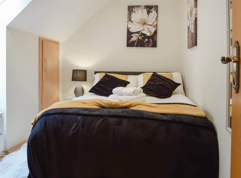 Double bedroom (photo 8) at Grange House in Gamston, near Nottingham, Nottinghamshire
