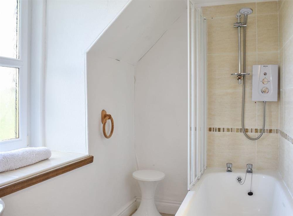 Bathroom at Granite Cottages : Lower Granite Cottage in Nethy Bridge, Inverness-Shire