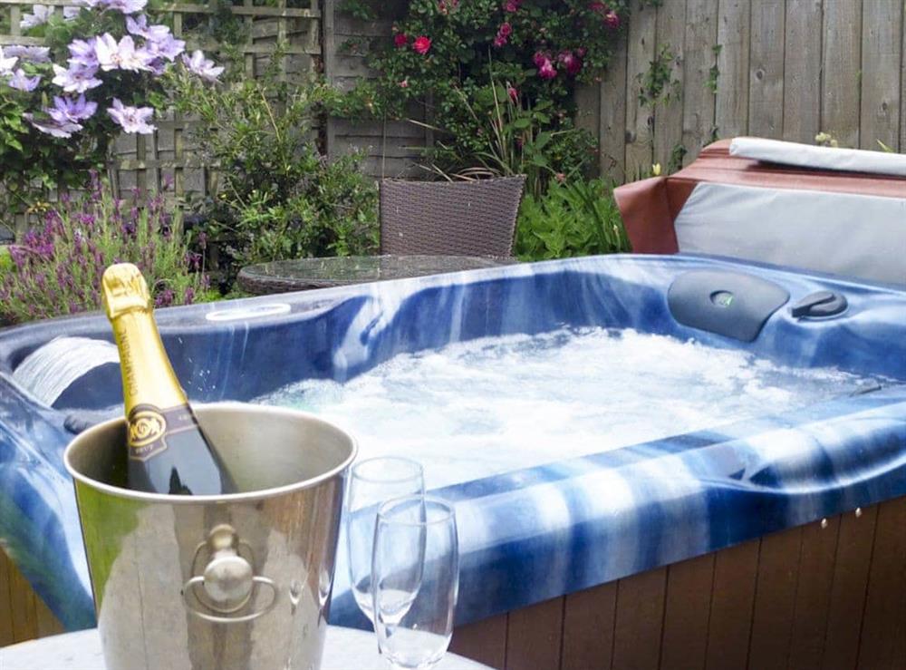 Private hot tub for 2 at Granny McPhees in West Chilla, near Beaworthy, Devon