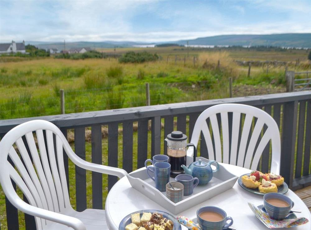Sitting-out-area at Grannys Cottage in Achnairn, near Lairg, Sutherland